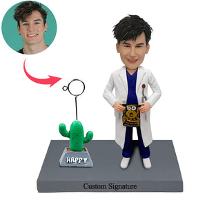 Bobblehead del dottore con decorazione di cactus