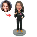Statuette da donna personalizzate con testa oscillante e tailleur nero