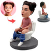 Bobblehead personalizzati con donne umoristiche sedute sul water