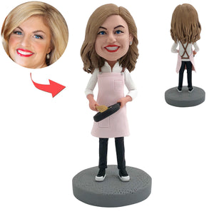 Bobblehead personalizzato raffigurante la mamma che cucina con la padella
