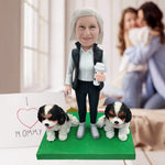 Bobblehead personalizzato per la mamma con due cani