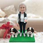 Bobblehead personalizzato per la mamma con due cani
