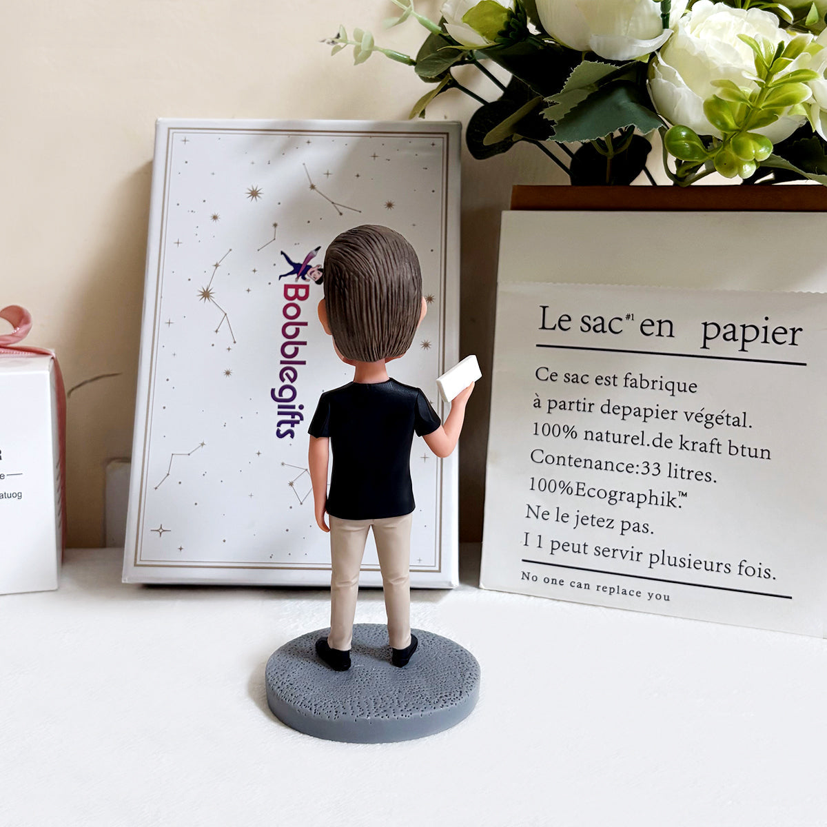 Bobblehead personalizzato con uomo che tiene il cartello BOSS