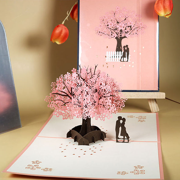 Biglietto d'auguri pop-up 3D con coppia romantica sotto un ciliegio
