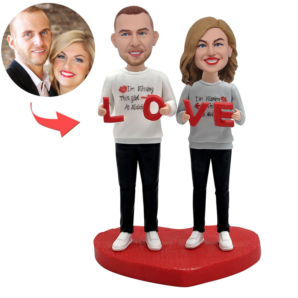Bobblehead di coppia personalizzato con la scritta "AMORE"