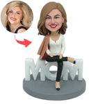 Bobblehead personalizzato raffigurante una mamma autoritaria, regalo per la festa della mamma
