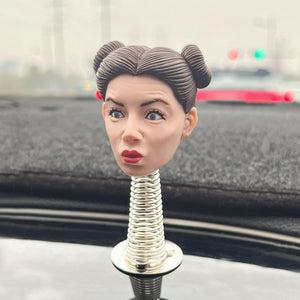 Cruscotto per auto personalizzato con bobblehead femminile