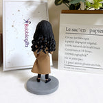 Bobblehead personalizzato per donna – Stile da lavoro con tazza da caffè
