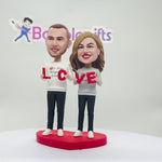 Bobblehead di coppia personalizzato con la scritta "AMORE"