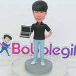 Bobblehead personalizzato, ingegnere informatico maschio con computer