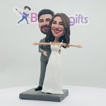Bobblehead personalizzato per matrimonio, coppia abbracciata in vita